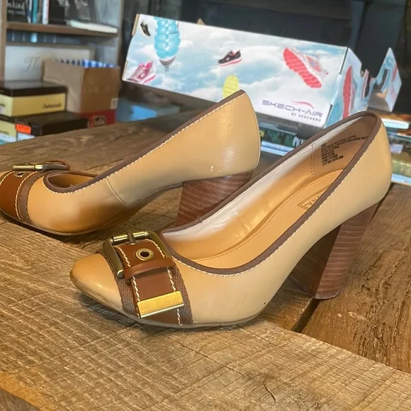 Merona heels - Picture 1 of 5